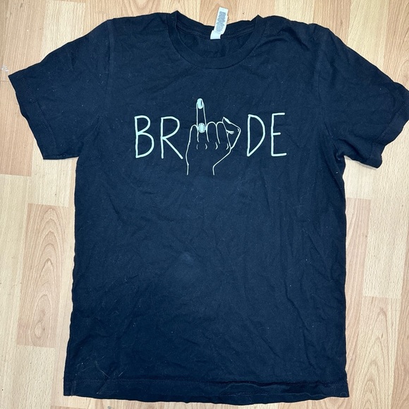 Bride Engagement Ring Finger T-shirt Size Medium - Picture 1 of 4